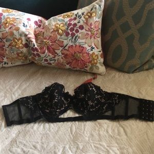 Victoria’s Secret strapless bra